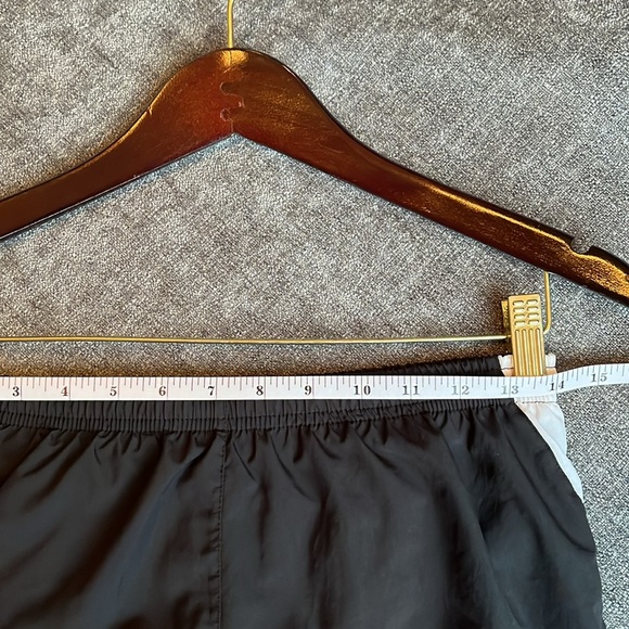 Nike Dri-Fit Shorts with brief liner - Picture 7 of 7